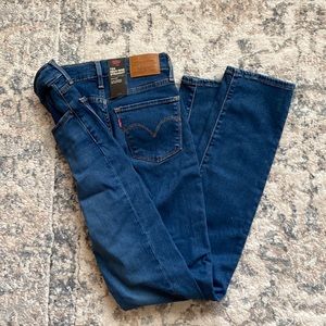 Levi’s high rise straight 724
